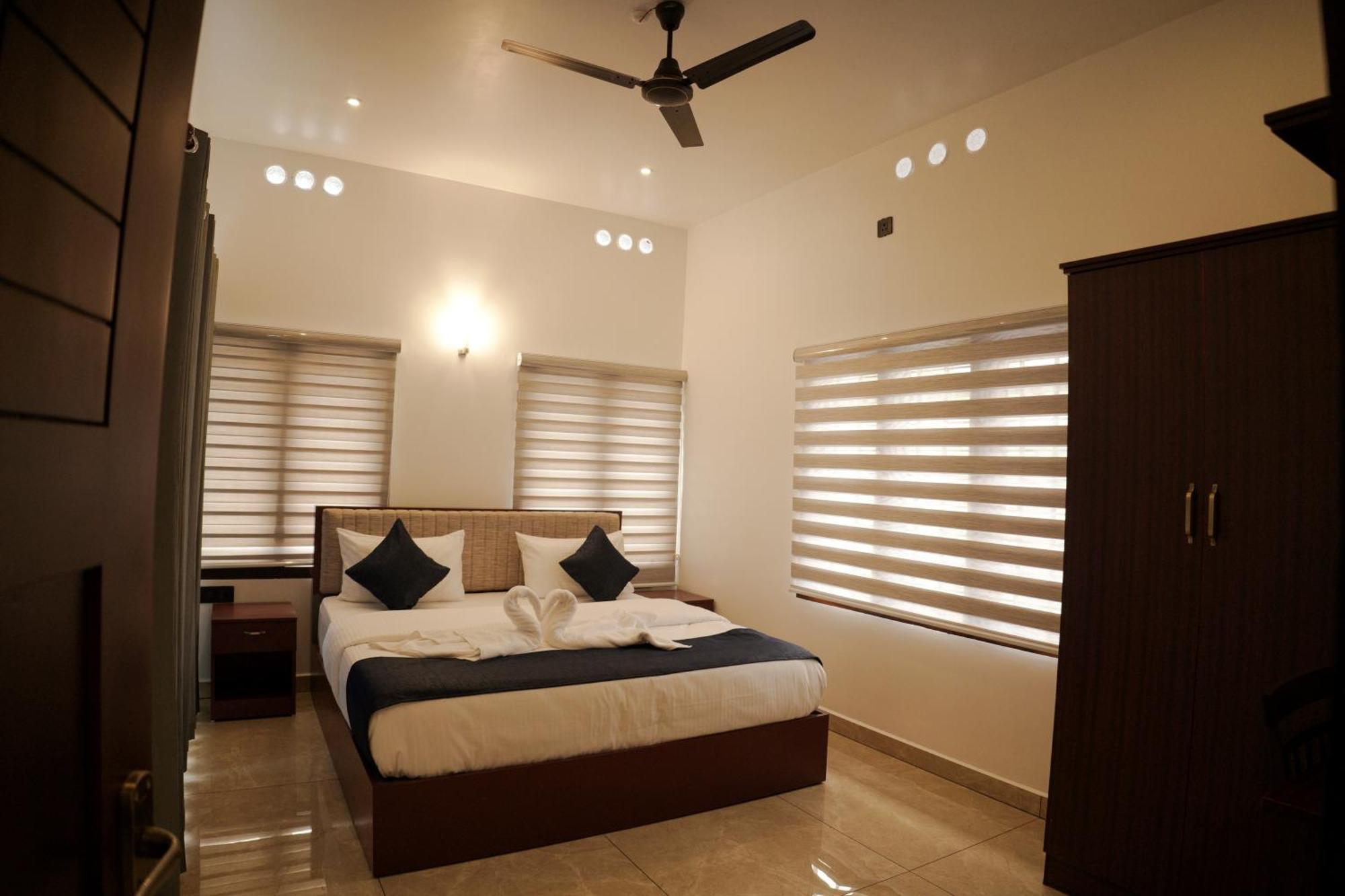 Teak And Lake Homestay Thekkady Exterior foto
